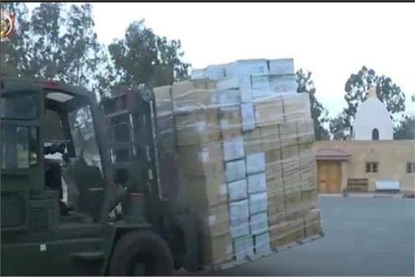  المساعدات المصرية إلي ليبيا