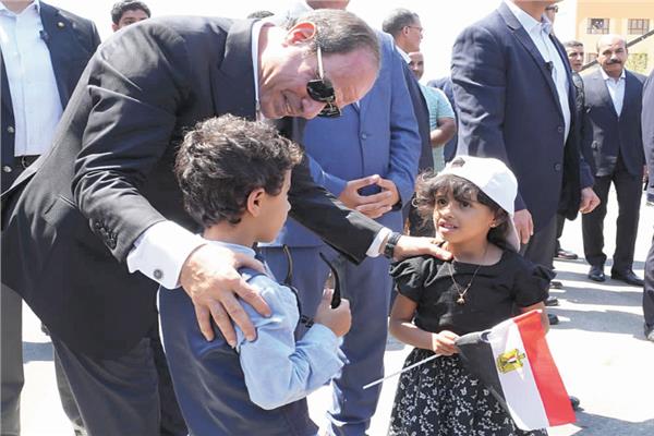 الرئيس عبدالفتاح السيسى وحديث أبوى مع أطفال بنى سويف