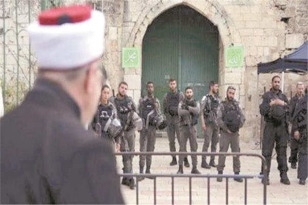 قوات الاحتلال تنتشر عند أبواب المسجد الأقصى