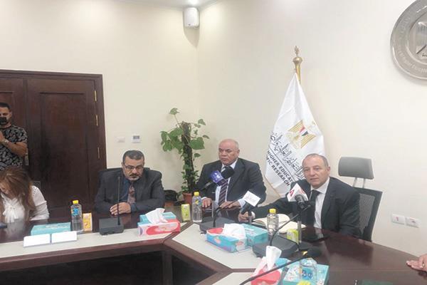 د. أحمد الصباغ مستشار وزير التعليم العالى خلال الاجتماع