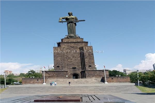  تمثال ام أرمينيا بالعاصمة يريفان