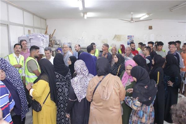 مئات المواطنين التوافد على مقرات الشهر العقاري بمدينة نصر