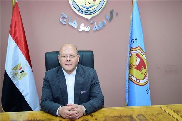 الدكتور حسان النعامي رئيس جامعة سوهاج