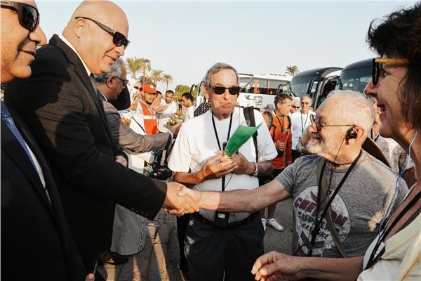 اللواء أشرف الداودى محافظ قنا خلال فعاليات الاحتفال بيوم السياحة العالمي