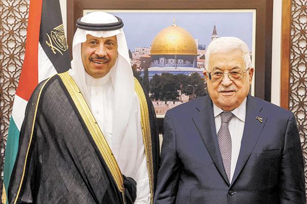 عباس يتسلم أوراق اعتماد السفير السعودي لدى فلسطين 