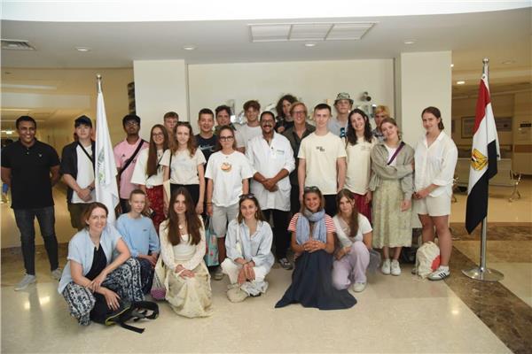 طلاب من جامعة ميونخ بألمانيا خلال الزيارة لمستشفى شفاء الاورمان