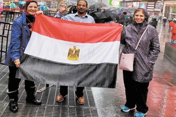 الجاليات المصرية توافدت على السفارات لتوثيق توكيلات للرئيس السيسى