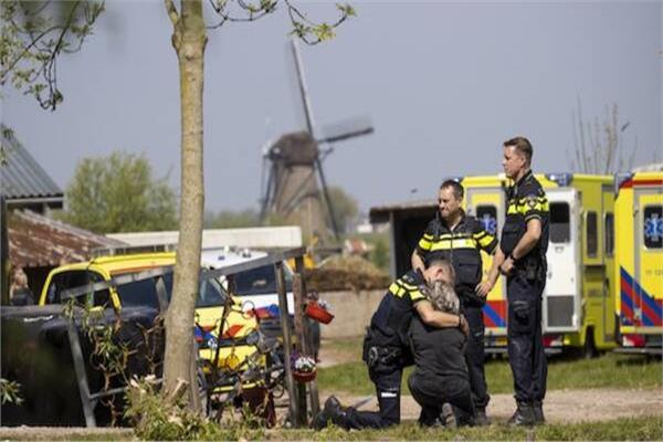  الشرطة الهولدنية مقتل شخصين جراء حادث إطلاق نار في مدينة روتردام. 