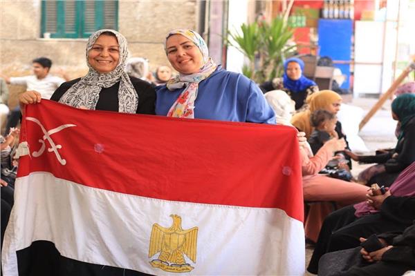  اقبال كبير من أهالي المرج علي مقرات الشهر العقاري لتحرير توكيلات تأييد للرئيس السيسي