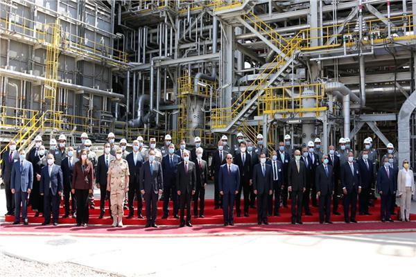 ​الرئيس السيسي أثناء إفتتاح احد مشروعات تكرير البترول