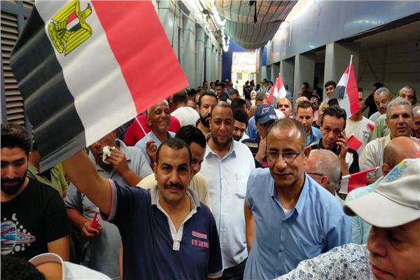 توافد المئات من الاهالي  لعمل توكيلات تأييد لرئيس الجمهورية عبد الفتاح السيسي