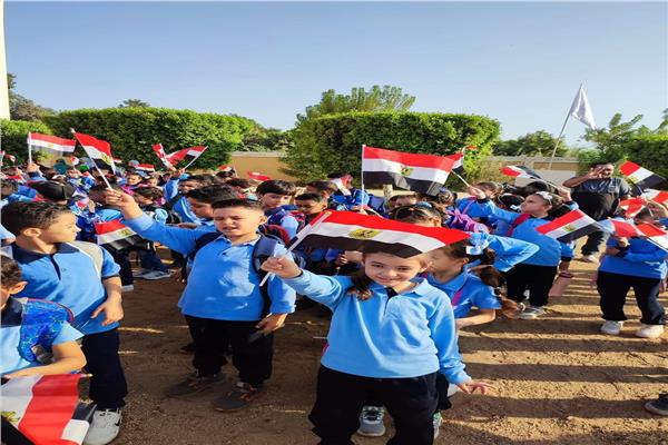 بأعلام مصر وتوزيع حلوى المولد النبوي