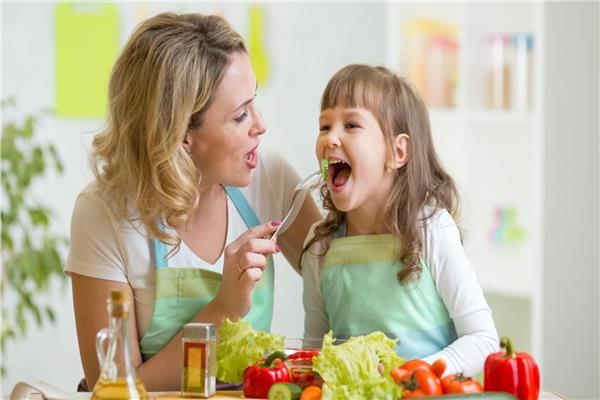 أطعمة مفيدة لتقوية ذاكرة طفلك أثناء المذاكرة
