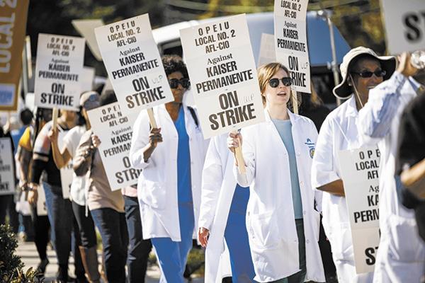 أكبر إضراب للعاملين فى قطاع الرعاية الصحية فى تاريخ الولايات المتحدة
