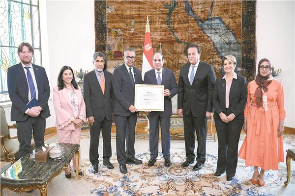 الرئيس عبدالفتاح السيسى خلال تسلم شهادة المستوى الذهبى للقضاء على فيروس «سى»