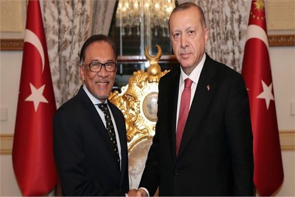 رئيس الوزراء الماليزي أنور إبراهيم، والرئيس التركي رجب طيب أردوغان
