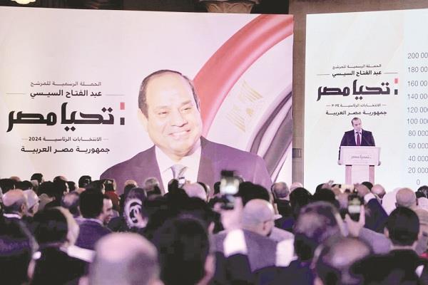 المستشار محمود فوزى خلال المؤتمر الصحفى لحملة المرشح عبدالفتاح السيسى