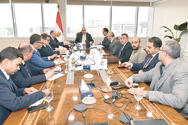 وزير الإسكان ومحافظ القاهرة يتابعان مشروعات التطوير بالعاصمة