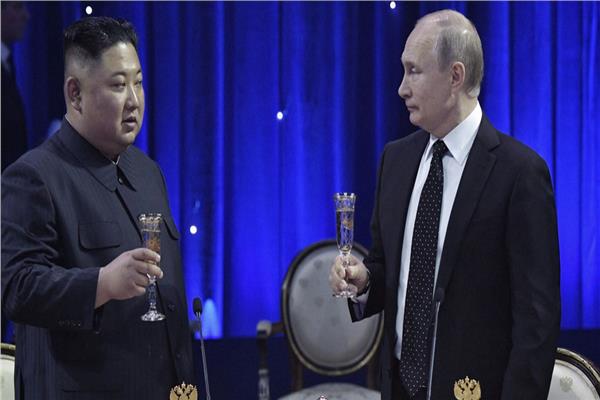 الروسي فلاديمير بوتين ونظيرة الكوري كيم جونغ أون