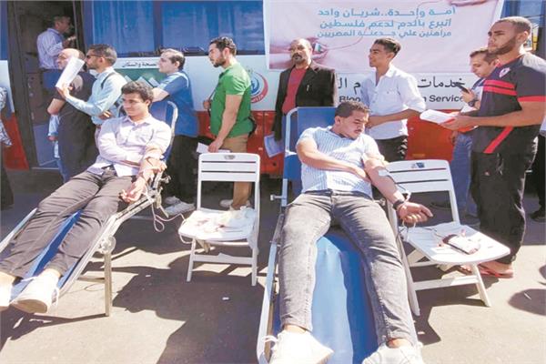 شباب الأسكندرية يتبرعون بالدم لصالح فلسطين وقطاع غزة