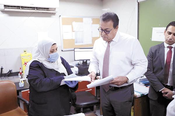 وزير الصحة يتابع سير العمل بمستشفى الجلاء للولادة