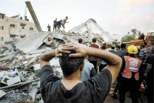 صدمة الفلسطينيين من آثار القصف الإسرائيلى على قطاع غزة