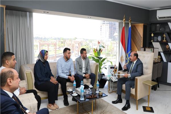 محافظ أسوان يلتقى بوفد من أعضاء المبادرة الوطنية لتطوير الصناعة المصرية "ابدأ"