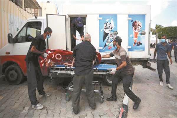 وضع شهداء غزة في عربات ثلاجات الآيس كريم