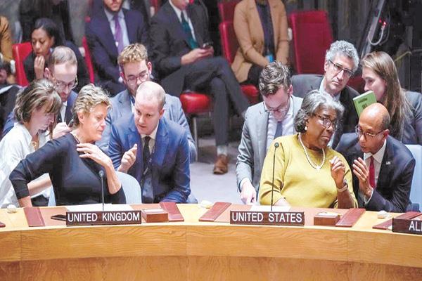 سفيرتا الولايات المتحدة وبريطانيا خلال جلسة مجلس الأمن حول غزة