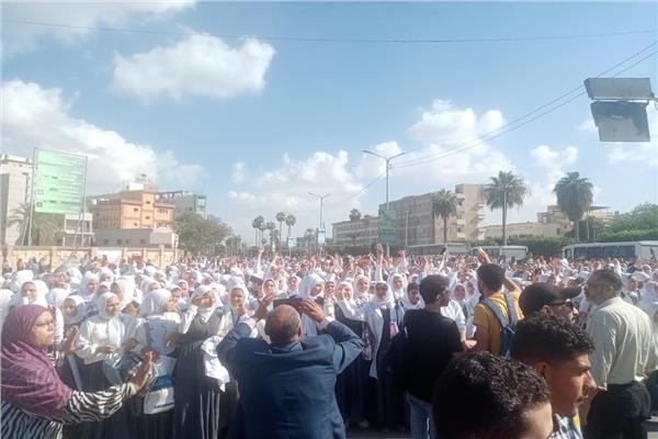 الآلاف من أهالي كفر الشيخ يحتشدون