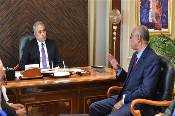 وزير العمل يلتقي القنصل العام المصري الجديد في جدة
