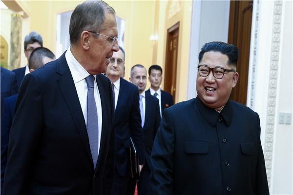 سيرجي لافروف وزير الخارجية الروسي وزعيم كوريا الشمالية كيم جونج أون