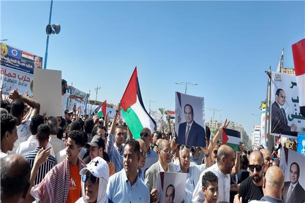  مظاهرات داعمة لغزة أمام مسجد مصطفى محمود