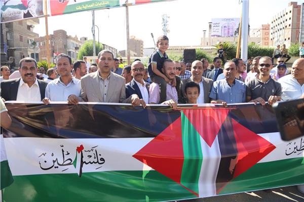 مسيرة لجامعة جنوب الوادي لدعم الشعب الفلسطيني وتأييد قرارات الرئيس