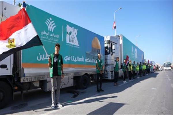 شاحنات مساعدات جاهزة لدخول قطاع غزة
