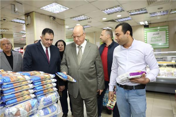 محافظ القاهرة يتابع مبادرة خفض أسعار السلع الغذائية