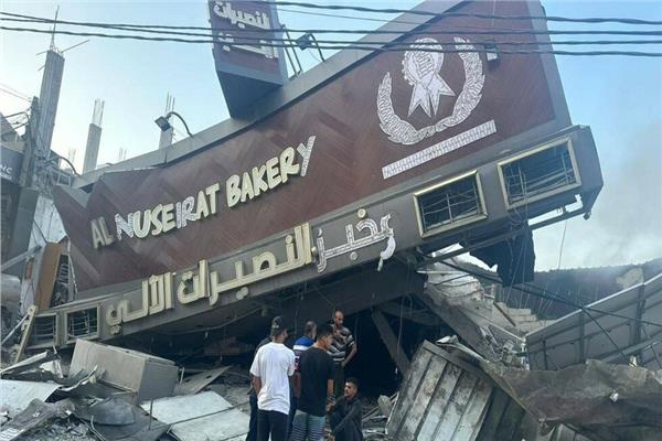 العدوان الإسرائيلي يفتك بالمخابز والمحلات التجارية في غزة