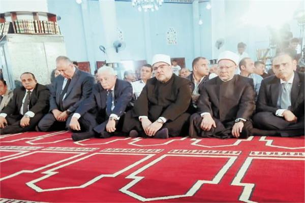  د.محمد مختار جمعة وزير الأوقاف أثناء صلاة الجمعة اليوم بمسجد الصديق بعد افتتاحه 
