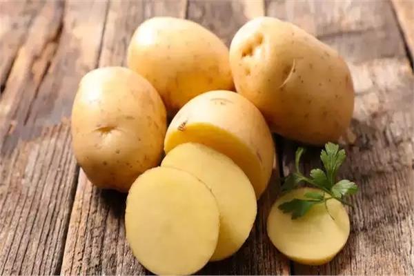 فوائد صحية مذهلة لتناول البطاطس 