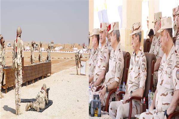 قادة الجيش الثالث الميداني خلال مشاهدة البيان العملي
