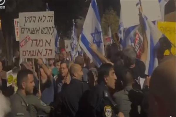 متظاهرون فى تل أبيب يطالبون نتنياهو بالاستقالة فورًا