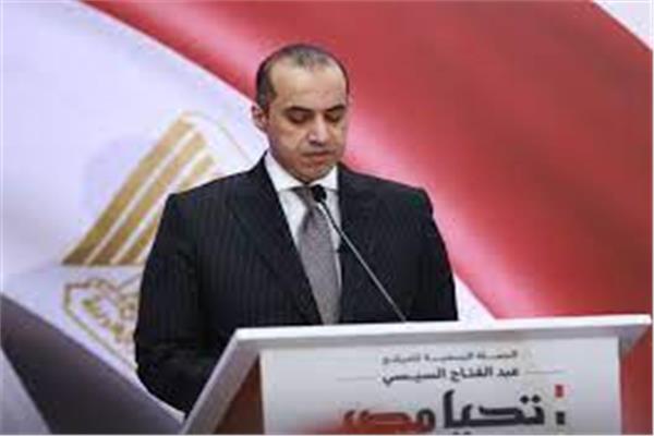 المستشار محمود فوزى خلال المؤتمر الصحفى