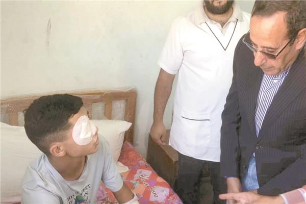 الاطمئنان على مصابو غزة الذين يتم معالجتهم بمستشفى العريش