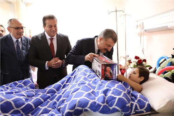 وزير الصحة ونظيره التركي يتفقدان الخدمات الطبية