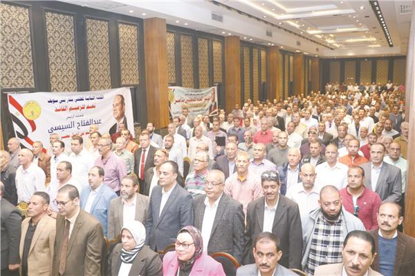 المعلمون خلال مؤتمر تأييد الرئيس عبدالفتاح السيسى