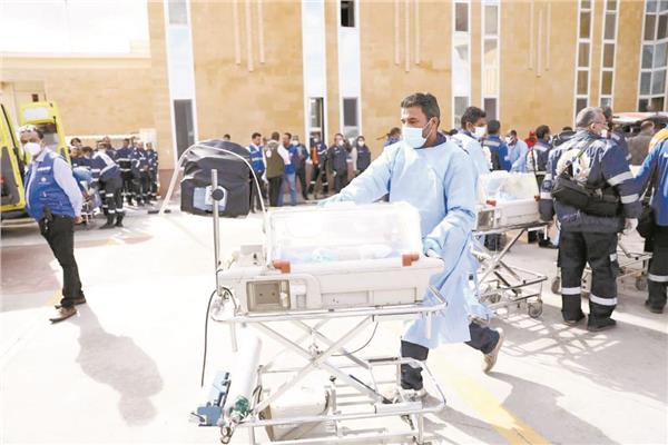 الاطقم الطبية بمستشفيات سيناء تستعد لاستقبال المصابين والتعامل معهم