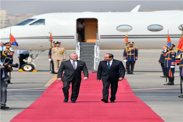 استقبال السيسي الملك عبد الله الثاني بمطار القاهرة الدولي
