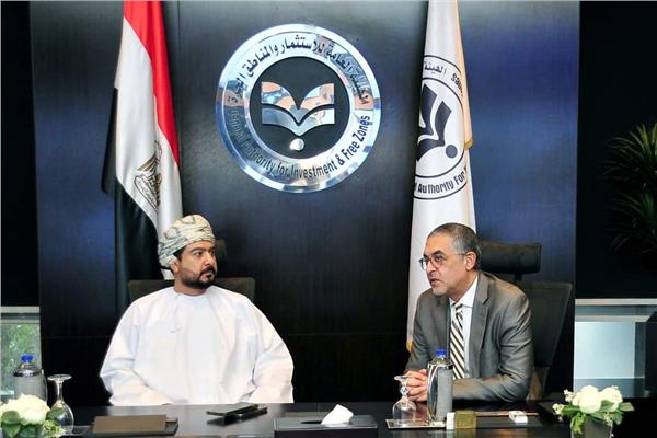 الرئيس التنفيذي للهيئة العامة للاستثمار يستقبل وزير التجارة والصناعة وترويج الاستثمار بسلطنة عمان