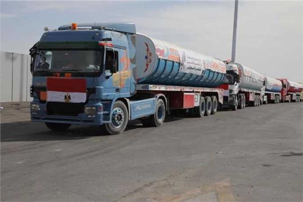 دخول 7 شاحنات وقود جديدة إلى قطاع غزة عبر معبر رفح