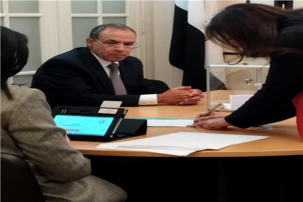 السفير  بدر عبد العاطي يتابع سير العملية الانتخابية
